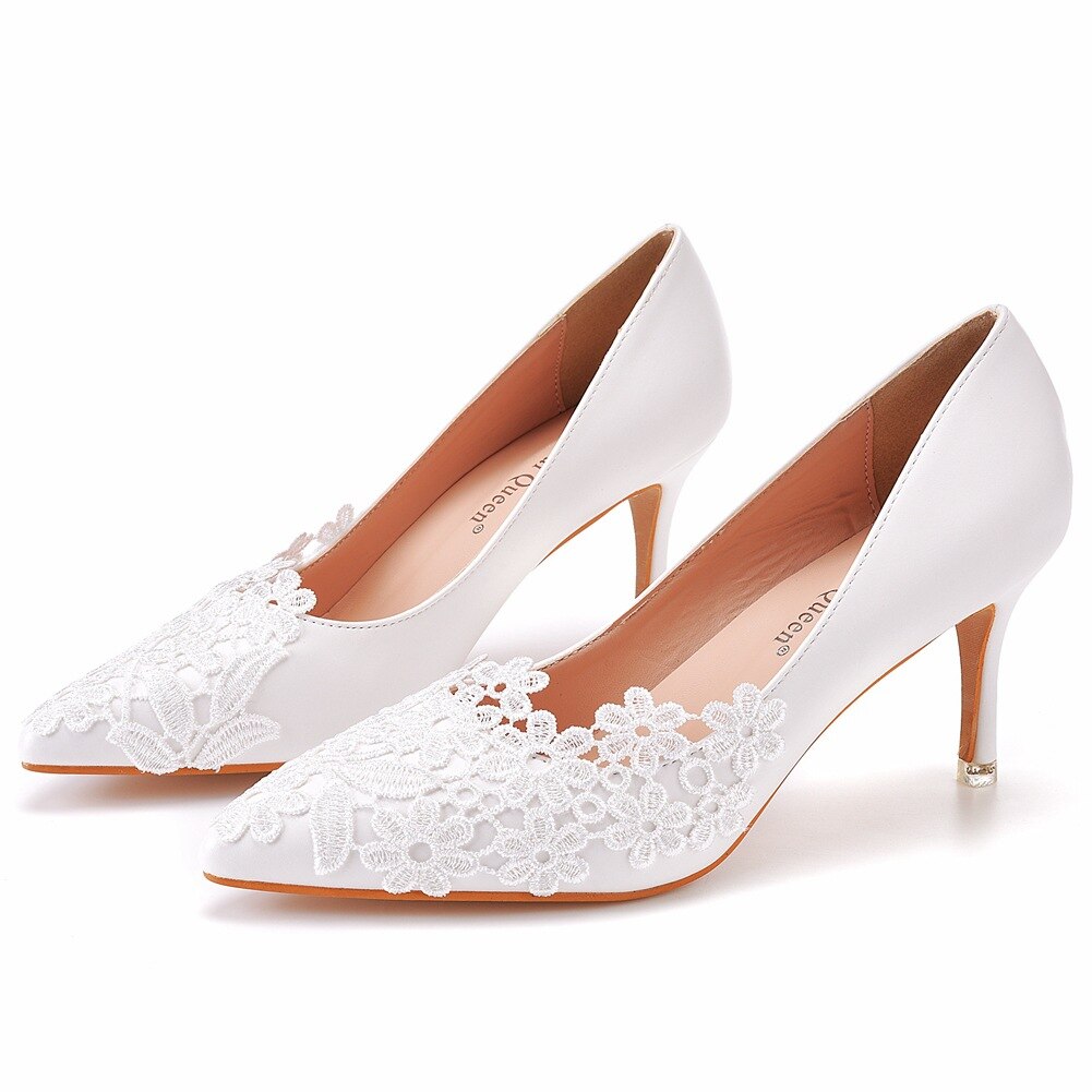 Fashion White Wedding Shoes Kitten High Heels Women Pump Heels Patent Leather Lace Appliques Beaded Bridal Shoes 2022